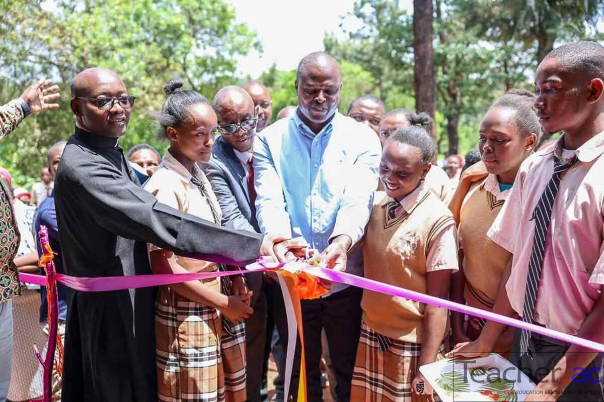 Ndindi Nyoro Lauching Kambirwa Senior School Lab.jpg